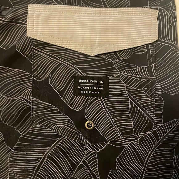 QUICKSILVER•BOARD SHORTS•SWIM TRUNKS•MENS 32 - Picture 6 of 9